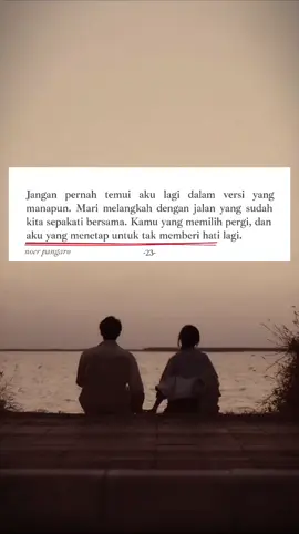 Halaman keduapuluhtiga. Jangan pernah temui aku lagi dalam versi yang manapun. Mari melangkah dengan jalan yang sudah kita sepakati bersama. Kamu yang memilih pergi, dan aku yang menetap untuk tak memberi hati lagi. jangan pernah hancurkan lagi, hati yang sudah setengah mati berusaha pulih. karena kamu tak pernah tahu, kematian seperti apa yang telah berhasil ia hindari. #puisi #puisikata #katakata #aksara #penulis #story #sadstory #vintage #vintagefashion #vintagevibes #fyp #fypツ #xybca 
