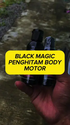 Buat temen” yang body motornya mulai pudah ini ada satu produk terjangkau banget penghitam body kasar di motor , awet dan tahan lama ya #blackmagic#penghitambodymotor#penghitambodykasar#cucibersih 
