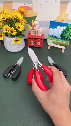 Super oferta! 🔥 Alicate de unha com mola dupla, corte preciso, essencial para manicures profissionais! 💅✨ Compre agora! 🛒