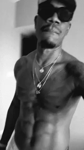 Bagaimana orang kulit hitam menyanyikan lagu-lagu Indonesia dan mengubahnya menjadi suasana R&B hahahah #LesterProsper #GoodVibes #DewaUnited #jakarta #BasketBallIndonesia #sialan