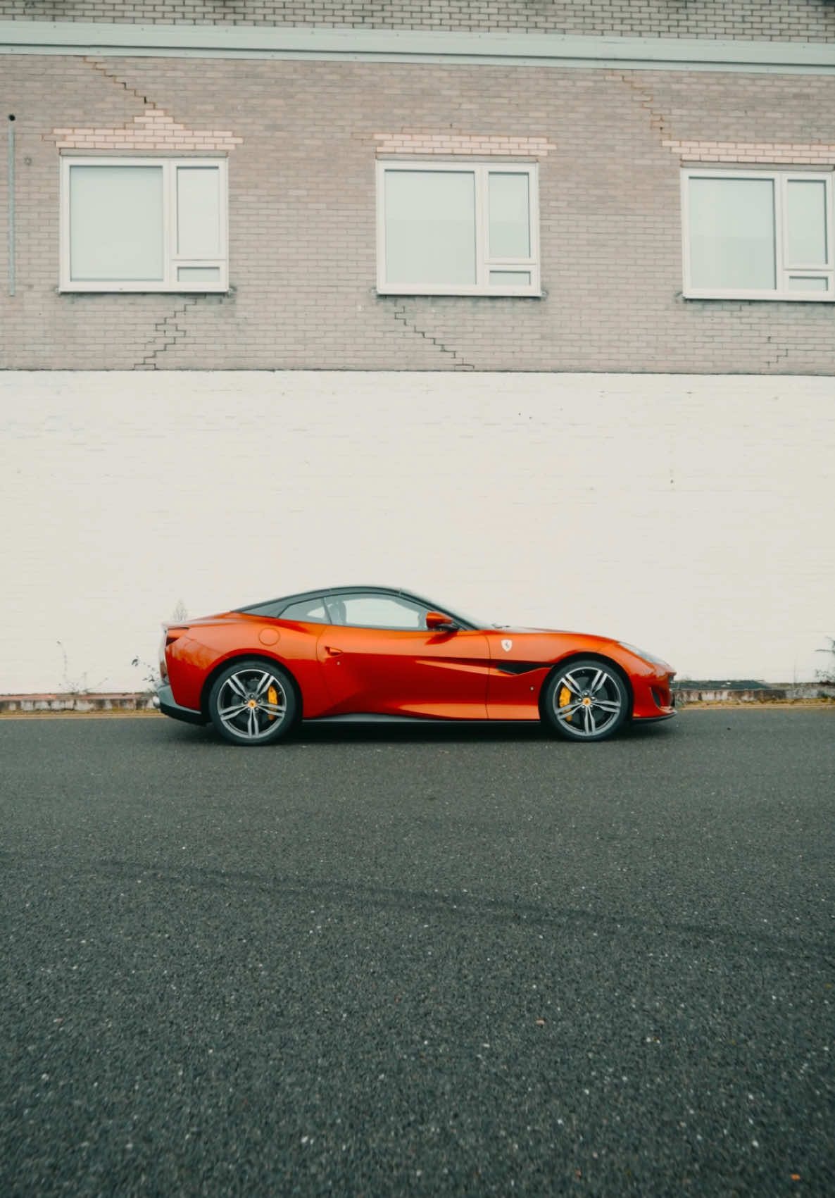 Join me on a real client shoot! These are the actual gimbal movements I use when shooting vehicles for clients 👌🏻  • • 🏎️ - @scuderiacarparts  • #sony #adobe #adobeuk #sonyalpha #sonyimages #supercar #london #adobevideo #supercars #ferrari #sonyfx3 #fx3 #dji #djirs4 