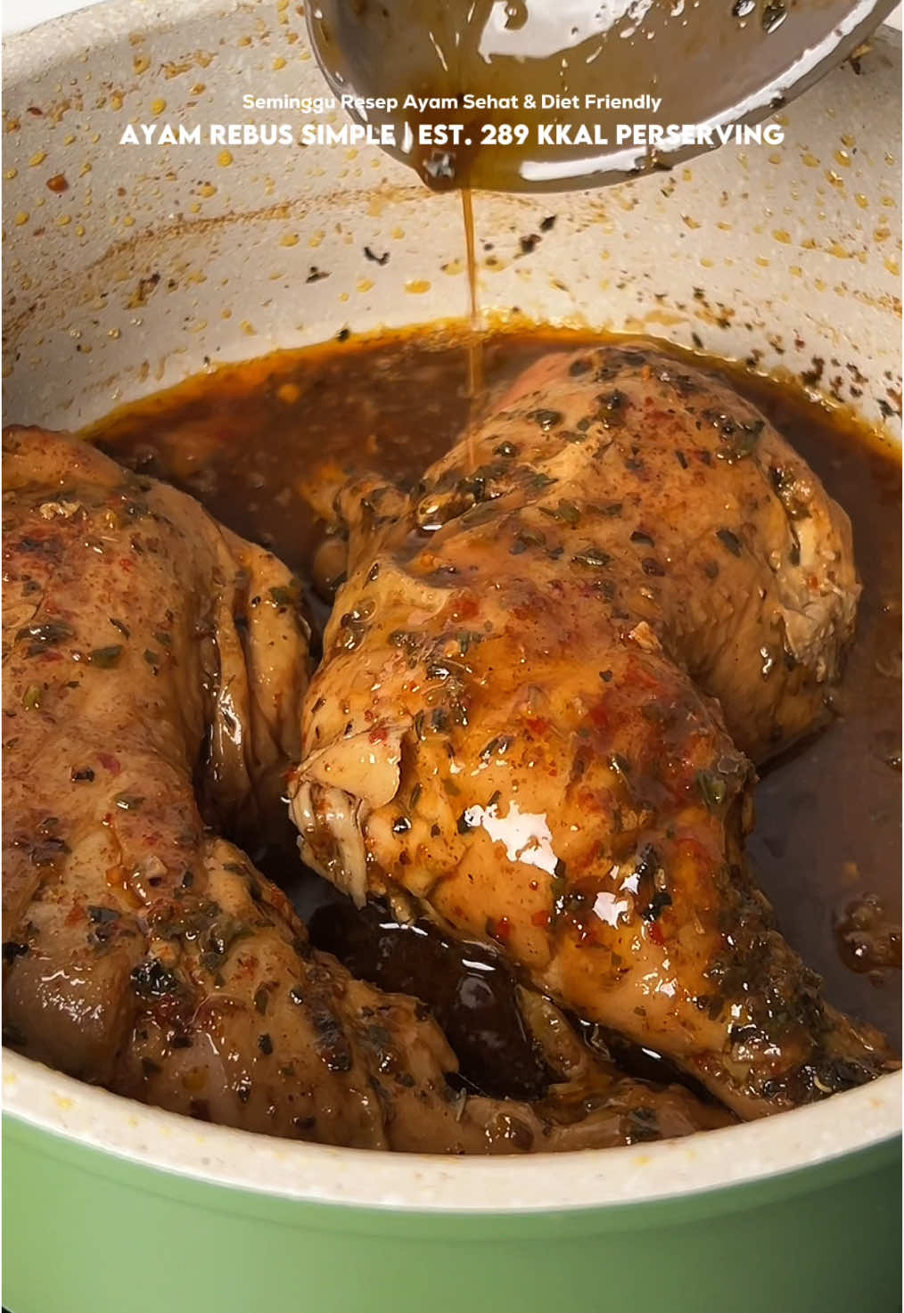 Ternyata seenak itu D3 Seminggu Resep Ayam Sehat & Diet Friendly - Ayam Rebus Simple Estimasi kalori utk 100g paha ayam dengan kulit ya, kalo mau less calorie pake yg tanpa kulit aja Bahan: 2 Paha Ayam Utuh Air sampai menutupi paha ayam 1 sdt paprika bubuk 1 sdt dry herb 1 sdt cabe bubuk Garam dan kaldu ayam secukupnya (cek rasa pas ayamnya udah mateng, bisa ditambah ditengah-tengah ngerebus) sesekali bolak-balik ayamnya biar matang merata, kalo mau lebih empuk bisa tambah air lebih banyak (bumbu lainnnya menyesuaikan) #menudiet #menusehat #resepdiet #resepsehat #ayam