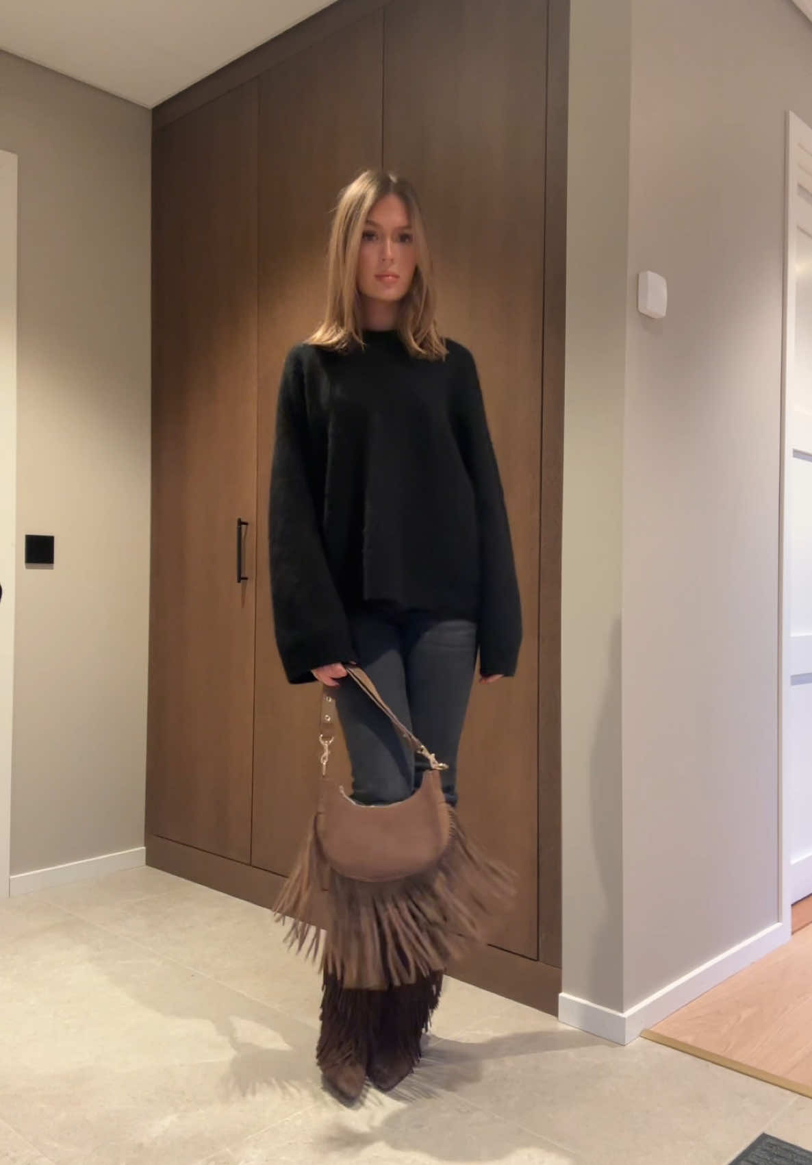 🖤🖤🖤 #fringeboots #bohochic #inspofashion #isabelmarant #fringebag 