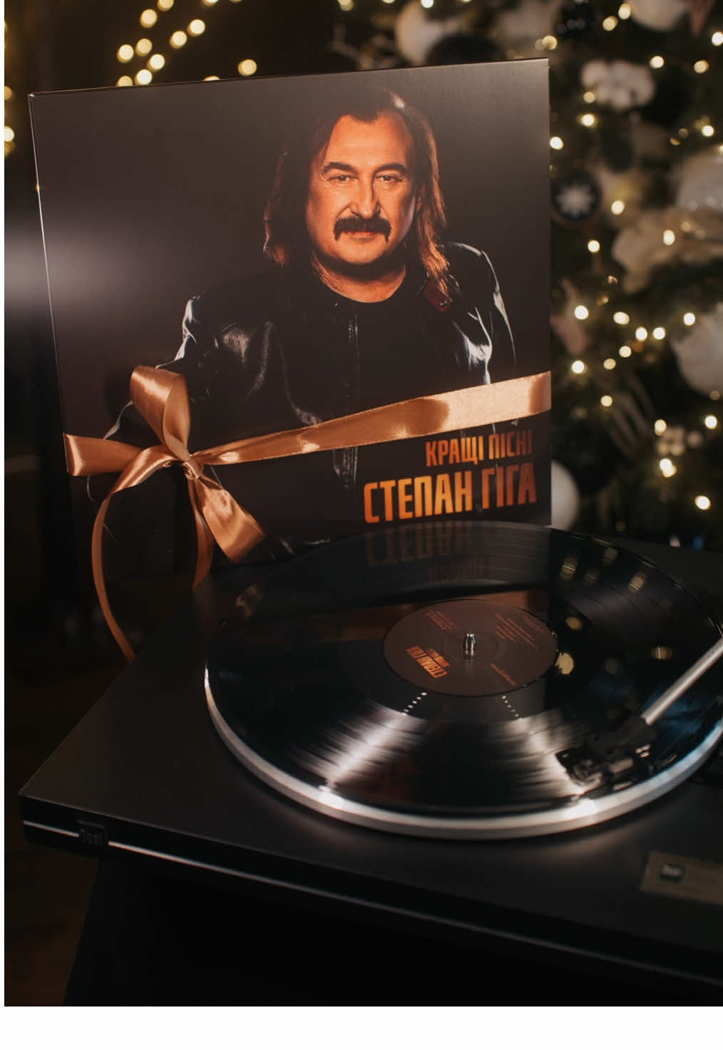 СТЕПАН ГІГА – КРАЩІ ПІСНІ НА ВІНІЛОВІЙ ПЛАТІВЦІ від ТІЛЬКИТАК Records Обмежений тираж, в двох кольорах, з автографом та лише найкращі хіти  Вартість: 1895 грн Black Edition  2295 грн Gold Edition  Придбати можна у нас на сторінці, або у інстаграмі видавництва tt_records.ua Та на сайті BalkaBook @Степан Гіга  #вініл #новийреліз #музикаукраїнською #vinyl #vinyltok #степангіга #цейсон 