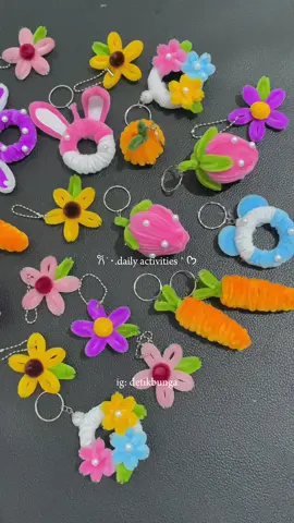 new! chain pipecleaner🐰 gantungan kunci/tas dan lain-lain. bisa pesan melalui DM/WA ya besti #diycrafts #handmade #giftideas #pipecleanerart #fyp #foryoupage #gantungankunci #kawatbulu #bungakawatbulu #chain 