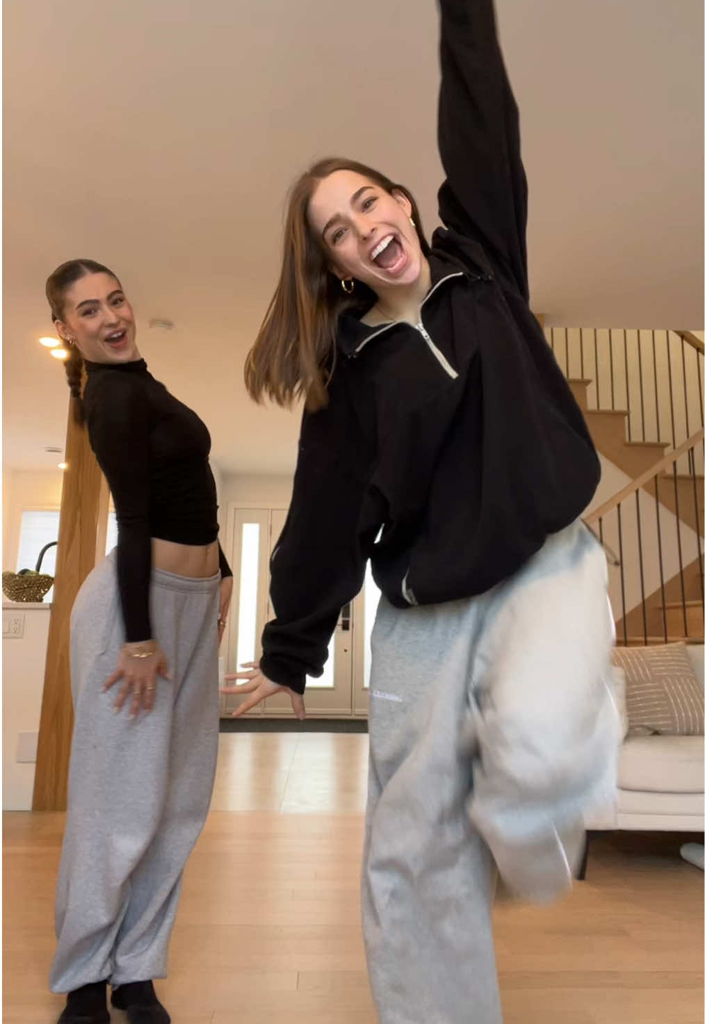 IB: @carlsuffrin (tag dc!) Happy Wednesday friends !🤗 We are sending you all of our good vibes with this dance to start off your day with happiness 😄!! We hope you will have an awesome day 🙌🏻 Bon mercredi les amis !🤗 Nous vous envoyons toutes nos bonnes ondes avec cette danse pour commencer votre journée avec du bonheur 😄 !! Nous espérons que vous passerez une superbe journée 🙌🏻 We are @ann@annflo_beginOph@Ophépy sisters and dancers from Québec in Canada 🇨🇦 Make sure to join our community for your daily dose of dance and good vibes 😎 Nous parlons français et anglais. We speak French and English 😊 #beg#beginsistersofficialan#dancevideon#danceduot#entertainmentis#sistersp#fyp