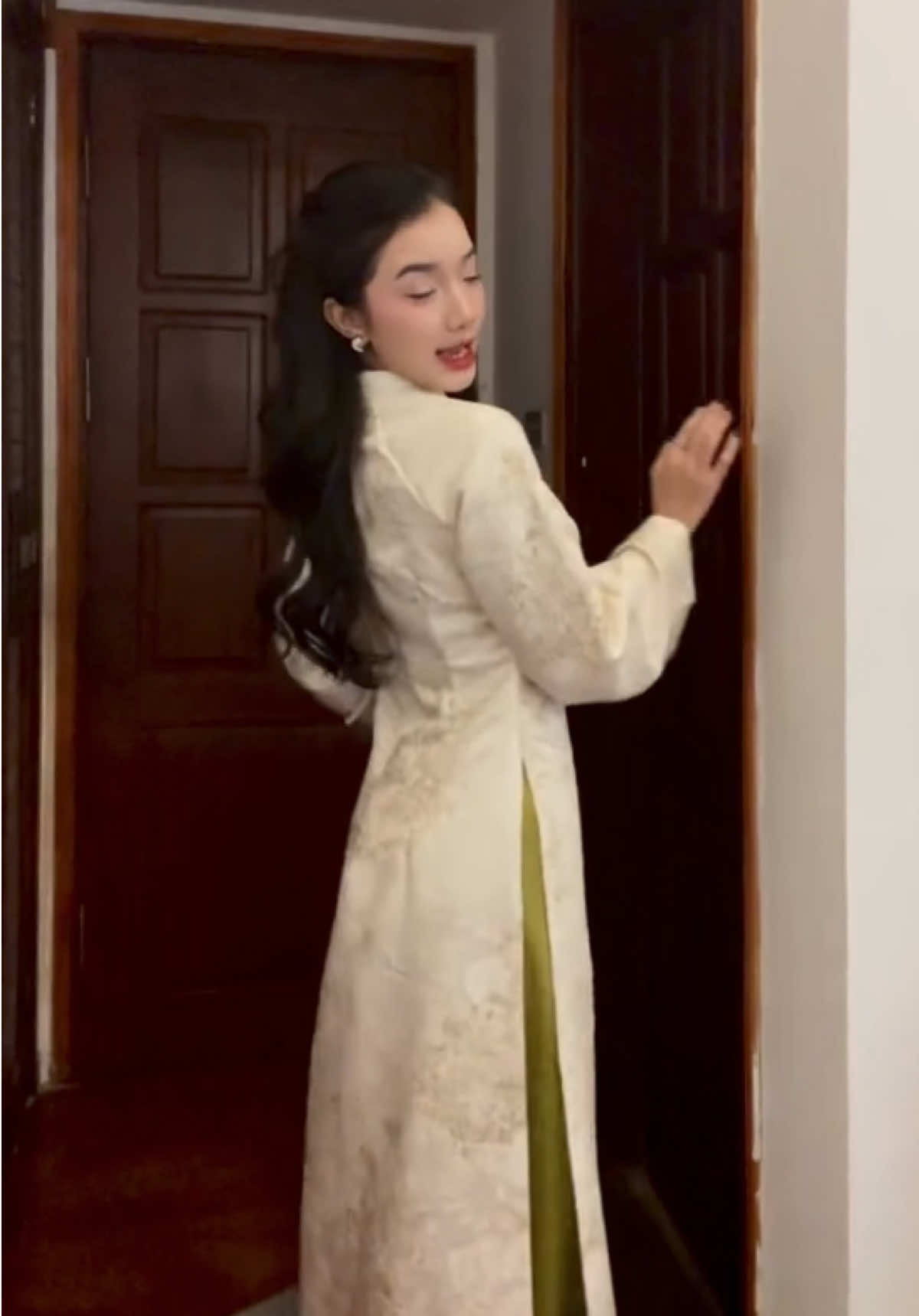 Tết năm nay có lạnh cũng k sợ hehe #aodaitet2025 #nguoimau1m50 #thaophuong @Charm By Tea 