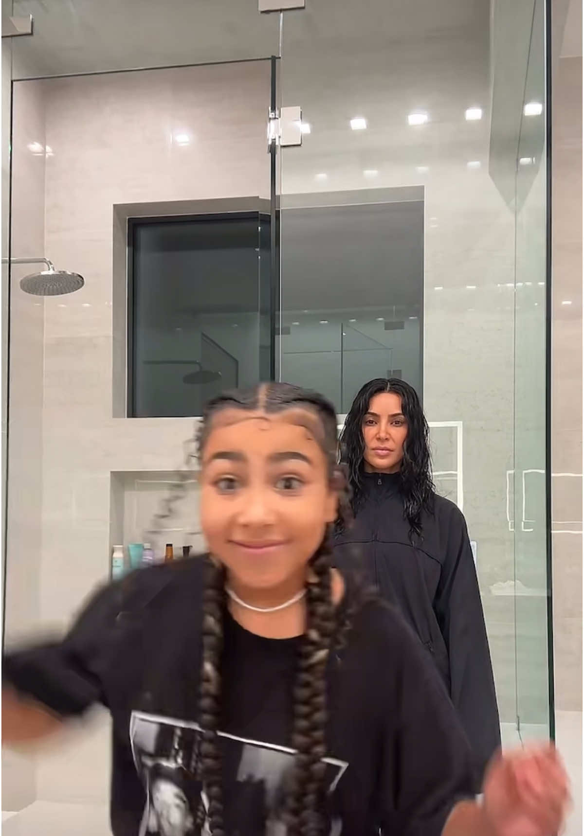 Kim and north #fyppppppppppppppppppppppppppppppppppp #viraltiktok #foryourpage #kimkardashian #northwest 