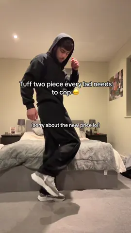 Two piece goes crazy #joggers #tracksuit #baggypants #fyp #foryoupage❤️❤️ #creatorsearchinsights 