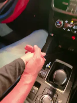 Người hứa yêu tôi năm 17 tuổi , hiện giờ vẫn còn thích nắm tay tôi khi chạy xe 🥰