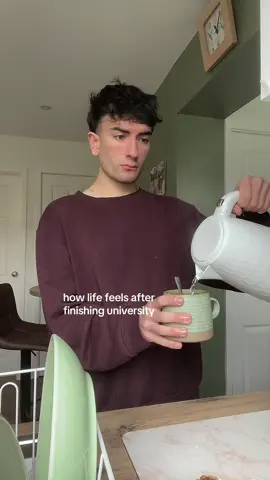 the contrast between uni life and graduate life is insane #fyp #foryoupage #uni #university #unilife #studentlife #student #universitygraduate #graduate #finishinguni #uniproblems #studentproblems #graduatelife 