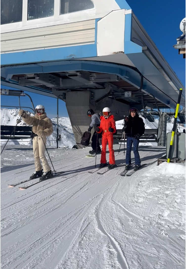 Melhor sensação ⛷️❄️🤍 #ski #courchevel #thassianaves 