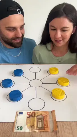Creo que ella pudo ganar también o ¿me equivoco? 🤔 Shisima es un juego de estrategia originario de Kenia. Para jugarlo se necesita un tablero octogonal y tres fichas para cada jugador de colores distintos. Por turnos, cada jugador mueve una de sus fichas a lo largo de las líneas del tablero hasta un punto adyacente vacío, tratando de formar una línea de tres fichas con una de ellas en el punto central. Para evitar reiteraciones se suele aplicar la regla por la que si unanmisma secuencia de movimientos se repite tres veces, la partida se considera empate.  #juegos #estrategia #juegosrecreativos #juegosdivertidos #diversion #diversionsana #recreacion #niños #peques #adultosfelices #juegosenfamilia 