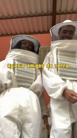 Visita técnica ao Apiário Amigos da Terra!💛🐝 Trazendo um video um pouco diferente aqui, mas essa visita foi MUITO legal pra não postar!  Eai, amaram?  #apiario #gastronomia #UFRJ #visitatecnica 