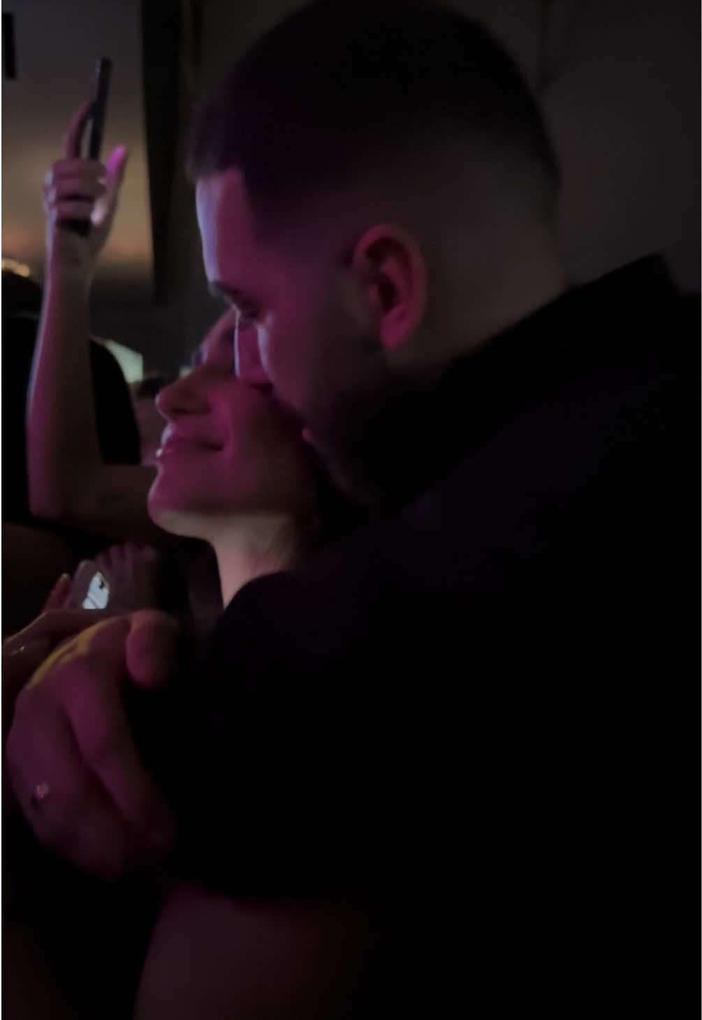 🤍 #couple #fyp #konser #fyp #dedublüman #foryouu #bf #Love #lotofhug #vienna 