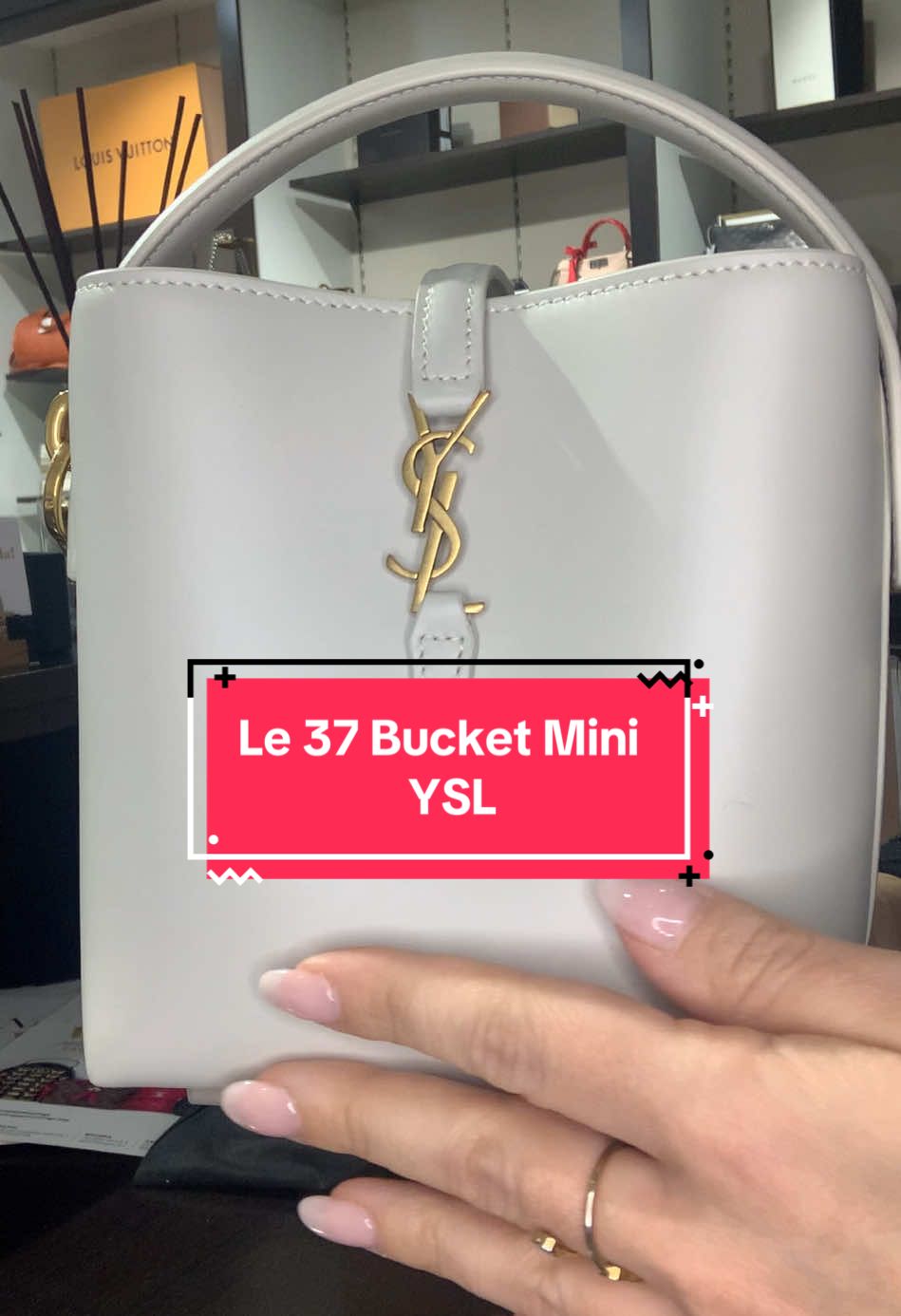 Da MastroGeppetto puoi trovare anche le 37 Bucket mini di Saint Laurent, vieni alla Reggia Outlet a scoprirla!#borsa #borsadilusso #saintlaurent #unboxingbag #luxury #bag #handbags #ysl #borsefirmate #vintage  #yvessaintlaurent #unboxing
