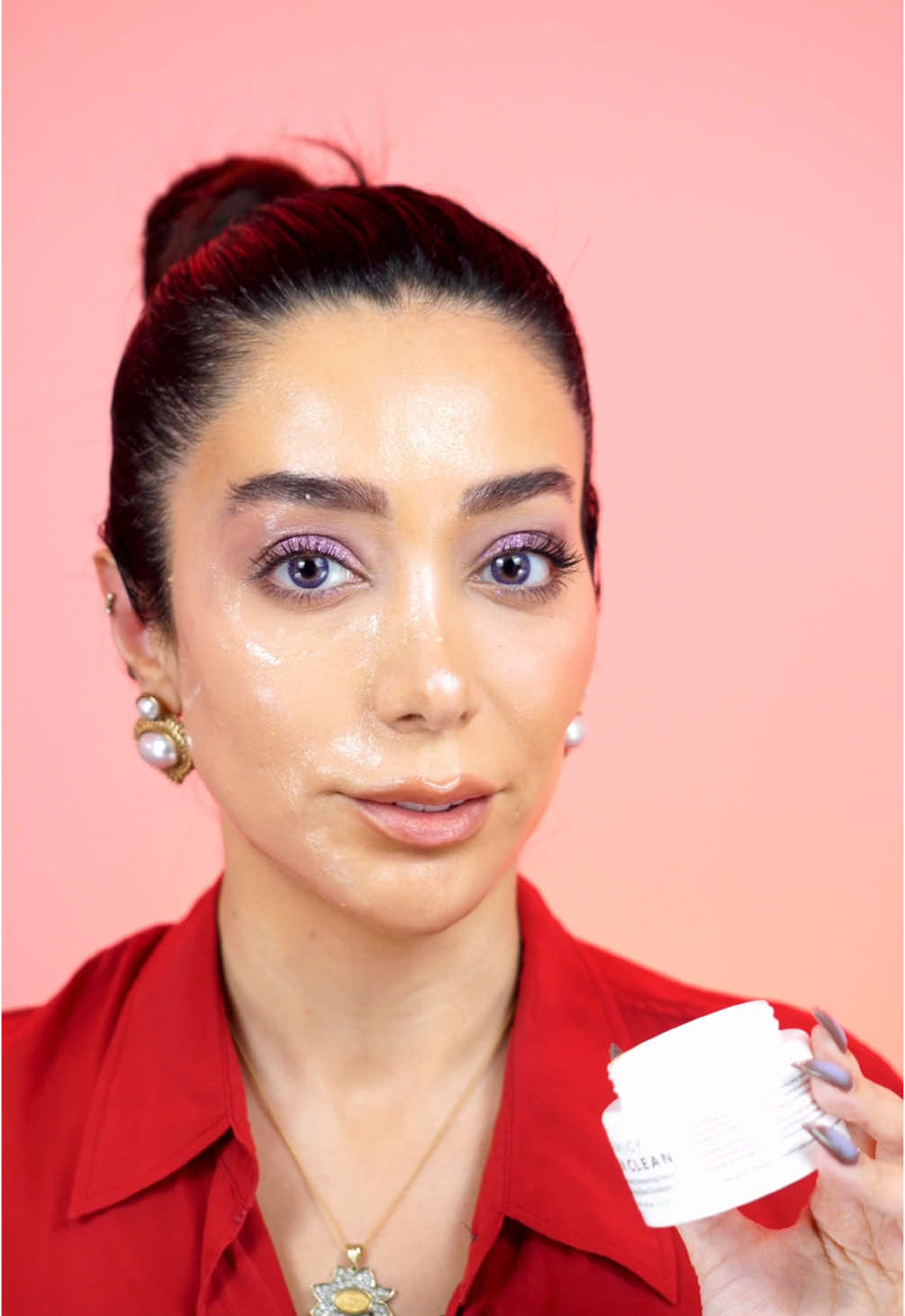 ‎نصیحتای یه دفعه‌ای: Products used: Cleansing balm by @Farmacy Beauty  Vitamin C face gel by @Murad Skincare  Vitamin C pads by @Rodial  Facial mist by @DALBA  Detox mask by @Caudalie  Water gel mask by @Peter Thomas Roth Labs  Lip scrub by @ColourPop Cosmetics  Triple serum by @Youth To The People  Collagen by @Skinfix  BHA toner by @Paula’s Choice  Lip oil by @Gisou  Eye cream by @Kiehl's Since 1851  Peptide by @Drunk Elephant  #farsitiktok #persiantiktok #skincareroutine 