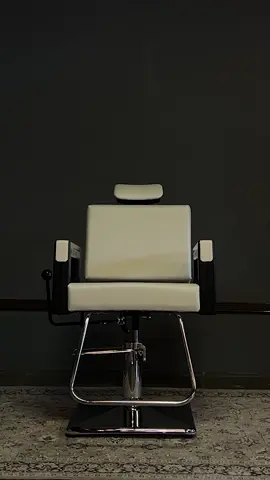 Transforme o seu salão com sofisticação e conforto! 💜 A Cadeira Square traz um design elegante atrelado a alta praticidade, oferecendo a melhor experiência para seus clientes. Porque cada detalhe importa! 💇‍♀️✨ #Dompel #Beleza #CadeiraSquare #Salão