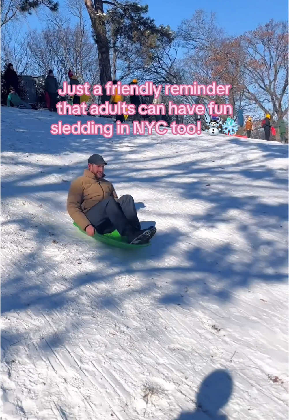 Such a fun day sledding in Fort Greene! Forget what other people think, sledding can also be for adults! 🙏🏻❄️☃️ #nyc #nycwinter #nyclife #sledding #nycthingstodo #timeoutnewyork #fortgreene #brooklyn 