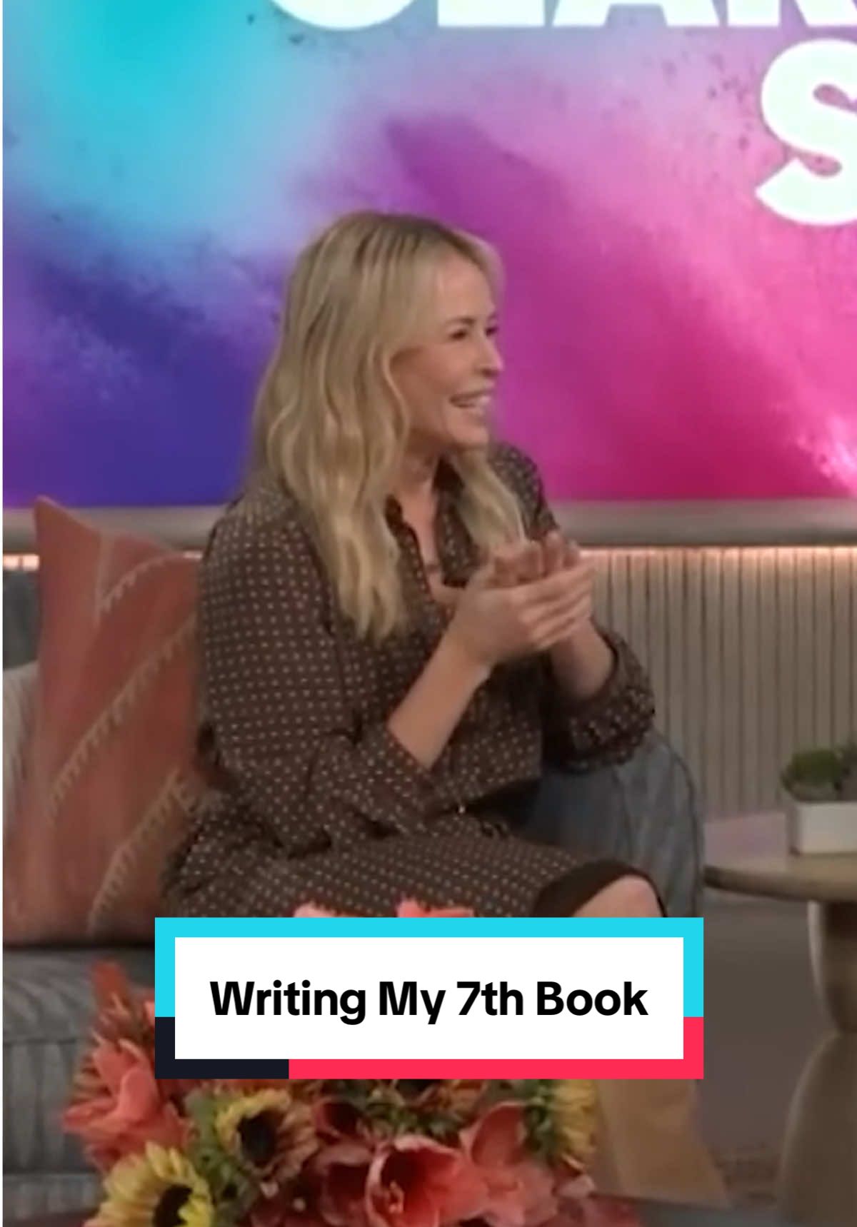 I love being the most accomplished of my siblings. My 7th book, “I’ll Have What She’s Having,” is out on February 25th. Pre-order now via my link in bio! 📺 @Kelly Clarkson Show 