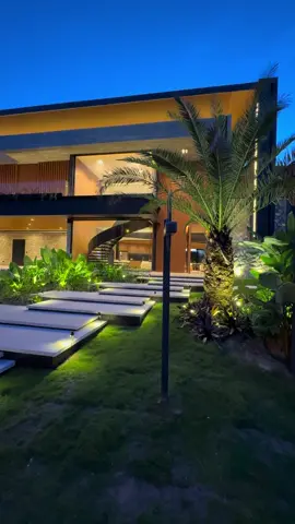 💎 RIVIERA DE SÃO LOURENÇO M16 Com 1.000,00 m² de puro luxo e sofisticação essa mansão define o conceito de alto padrão na 📍RIVIERA DE SÃO LOURENÇO.  Pavimento térreo: Living com pé direito dulplo, espaçoso e iluminado para múltiplos ambientes I Escada decorativa helicoidal revestida em mármore travertino romano e vidro temperado I Cozinha equipada com adega em vidro para 200 garrafas totalmente funcional e ampla I Lavabo I Lounge I Suite de funcionário (a) I 24 Vagas de garagem sendo seis cobertas e dois pontos com carregadores elétricos para autos.  1° Pavimento: Área social com composta por oito suítes amplas, aconchegantes e distintas sendo uma master equipada com cloister e sala de banho com ducha Sr. & Sra. I Cuba dupla e banheira de imersão e varanda privativa.  Lazer:  Piscina aquecida espetacular com prainha integrada a sauna úmida por imersão e fire place com espelho d’água I Gigantesco Gourmet equipado com churrasqueira a gás e mais uma adicional a carvão I forno a gás e fogão industrial.  Características, diferenciais e infraestrutura: Toda decoração importada, exclusiva e com peças assinadas I Automação completa I Linha de elétros eletrommec I Móveis Planejados Bontempo I Todo acabamento em pedras moledo, mármore travertino romano e dekton.  𝗩𝗔𝗟𝗢𝗥 𝗗𝗘 𝗩𝗘𝗡𝗗𝗔: 🏷️ 𝗥$ 𝟯𝟴.𝟳𝟱𝟬.𝟬𝟬𝟬,𝟬𝟬 🎬:👉🏻@modulosrivieraimoveis © 2025 Copyright todos os direitos reservados a Módulos Riviera Imóveis. Fica proibida qualquer reprodução dos vídeos e fotos sem prévia autorização.