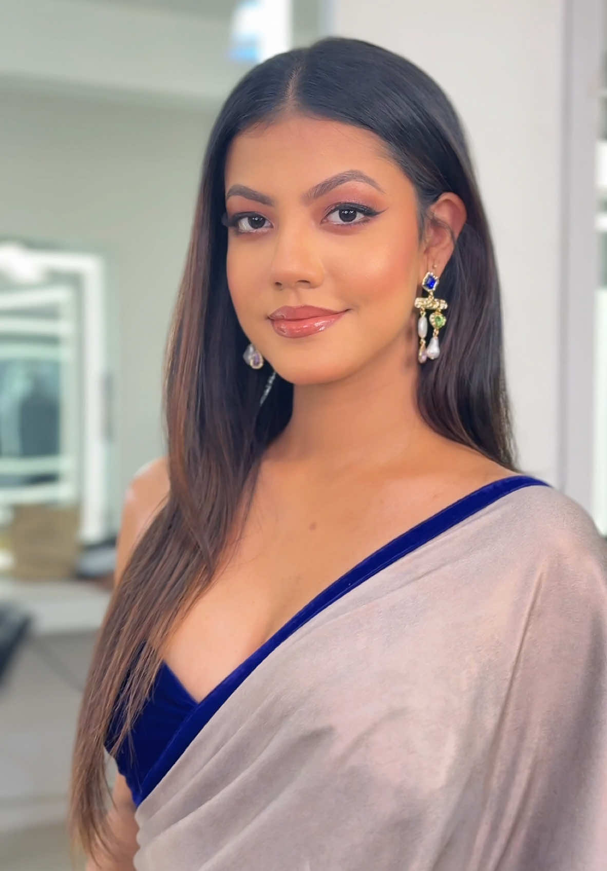 ✨ A N U D I ✨  Simply Mesmerizing !! @Anudiii 🪽 🦋🤍 @missworldsrilanka 👑 •  Hair & Saree draped by @aweera_hairandbeauty  Saree @indi_yapa_abeywardena  . .  #theblushingnoir#aweera#aweerahairandbeauty #glammedup#hairstylist#bridalMUA#makeupartistsrilanka #glowly#subtle#glam #missworld #missworldsrilanka #missworldsrilanka2024 #misssrilanka #srilanka #pageant #missworldsl #pageants #pageantlife #pageantqueen #trend #missworld2024 #smokeyeyes #glitteryeyes #bronzymakeup #brownlook #nudelip #glossylips #indiyapaabeywardena #sareelook