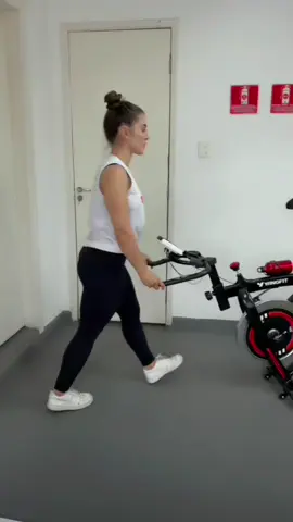 Treino intenso com a nova bicicleta ergométrica de spinning da Yangfit! 🚴‍♂💪 Com roda de inércia de 13kg, você vai se superar a cada pedalada. #Yangfit #BicicletaErgometrica #Spinning #TreinoIntenso #treinodeperna #cardio #corrida #treinoemcasa #vidasaudavel 