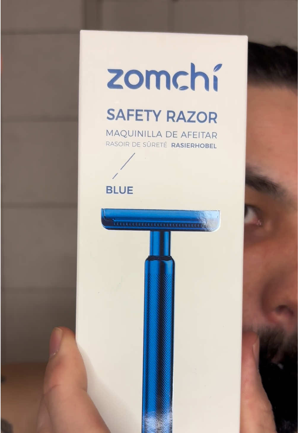 Do you like this blue RAZOR? link in Bio! 😉 18/100 🩸 @ZOMCHI @Mirrorflex  #asmr #barber #beard #shave #bigote #fyp #viral #sounds #oddlysatisfying #moustache #razor #blue #shaving #afeitado #inshallah 