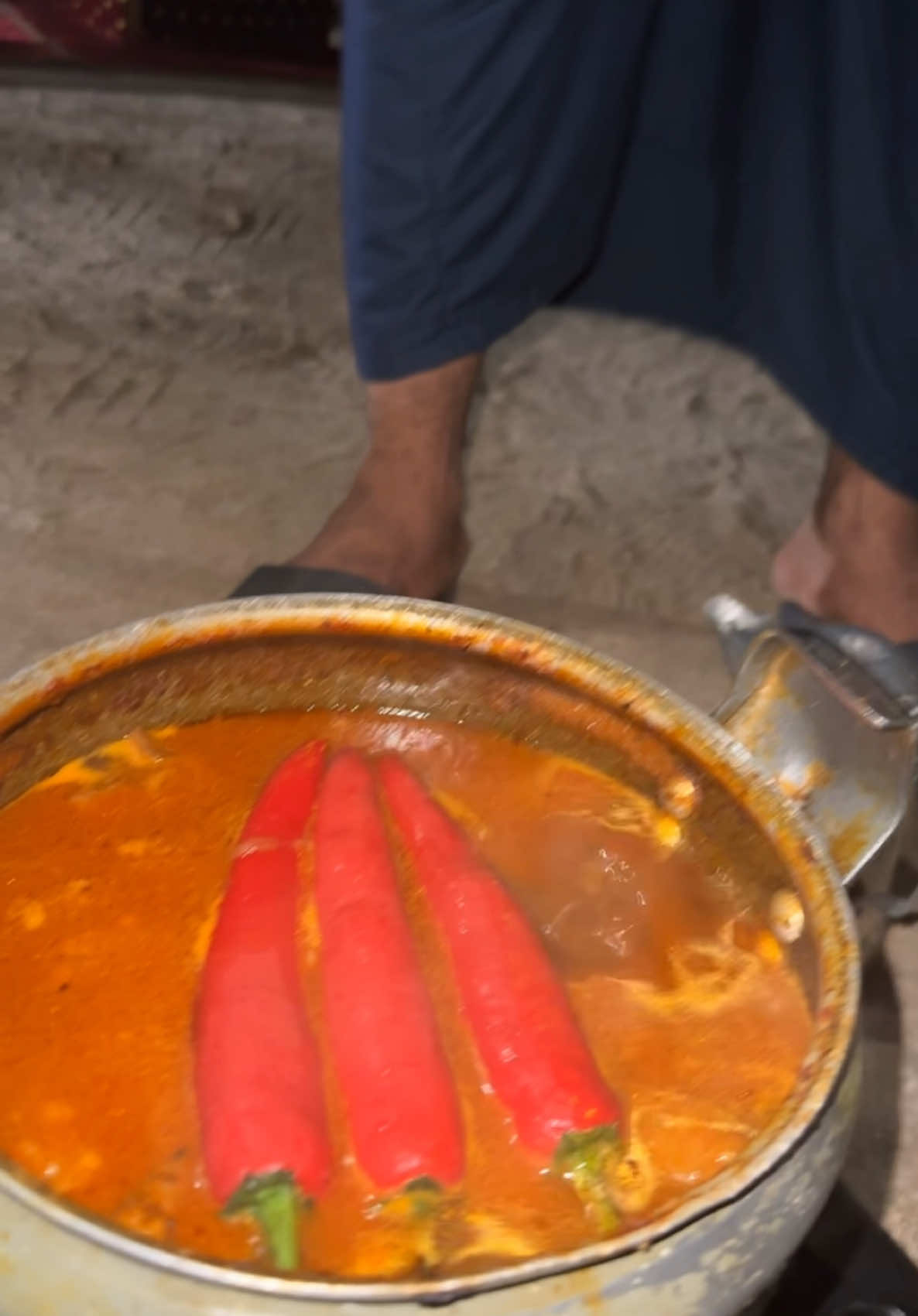 كواليس الطبخه في الاصفر حياكم😅#اكسبلور #طبخاتي #طبخ #مشعل_عقيلي #الشعب_الصيني_ماله_حل😂😂 #explore #طبخاتي_اللذيذه #CapCut 