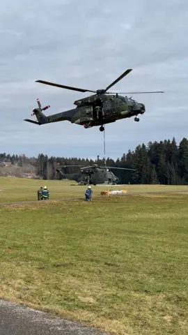 NH-90 helicopter with external load #action #nh90 #bundeswehr #heer #deutschland #übung #airforce #pilot #aviation #excersise #hubschrauber #helicopter #militär #power #verteidigung 