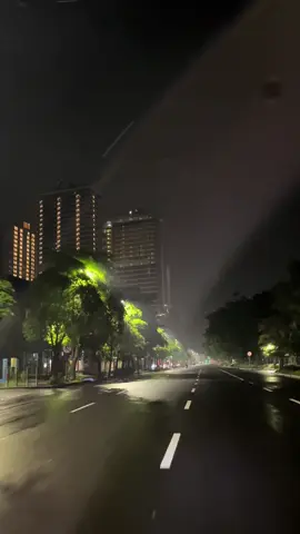 Surabaya full klebus sak wengi #surabaya #hujan #surabayanightvibes #nightridesurabaya 
