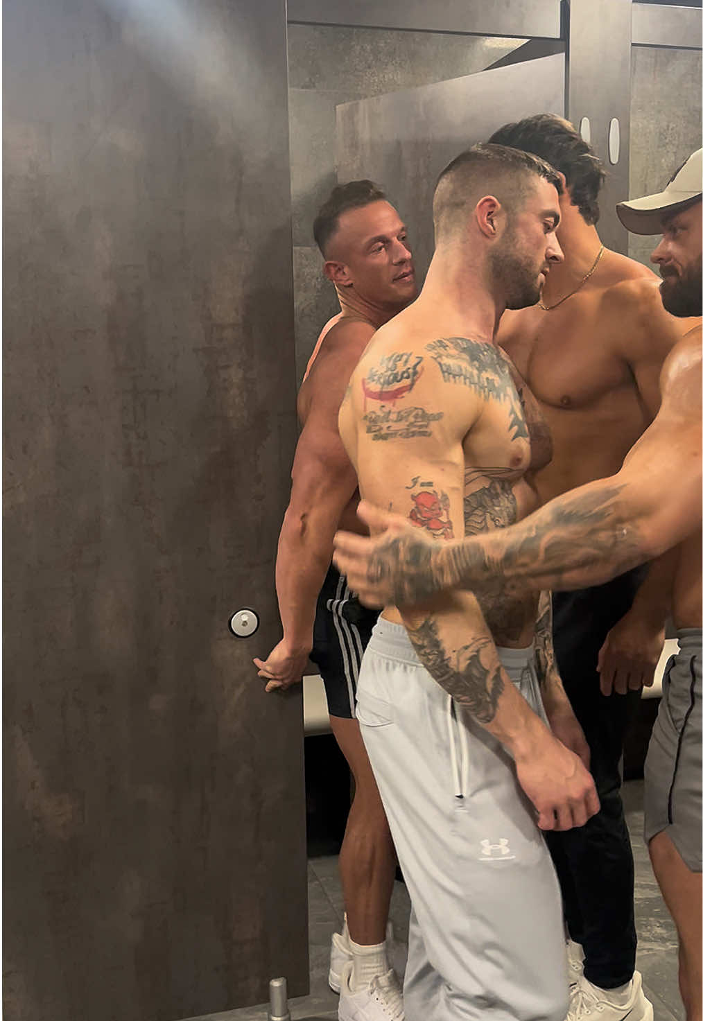 Reckon you could fit in the cubicle too ?  @Onlyf_Charlielondon  @Joshwatson.co.uk  @Big Danny  #muscle #hunk #gym 