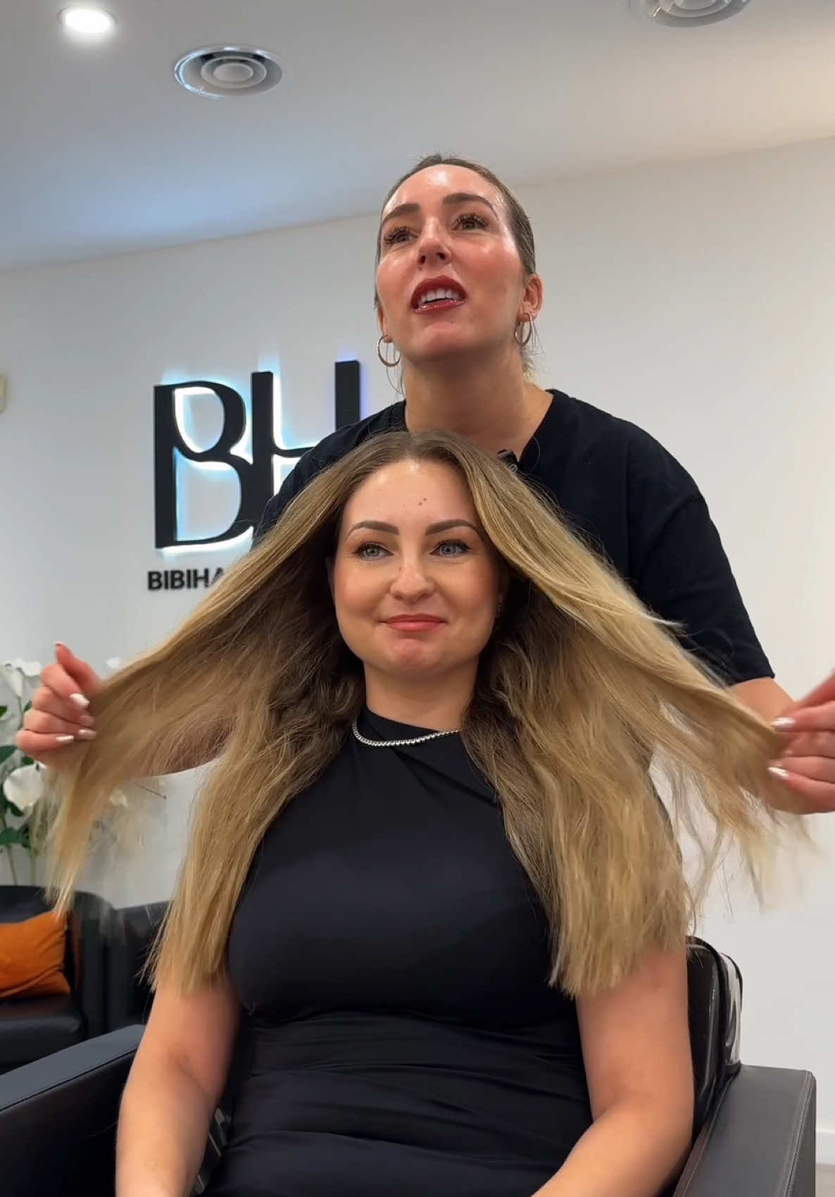 Las ideas claras, ella quería un nórdico y con calidad✨🤍 y como siempre vuestros deseos son órdenes‼️ ¿A cuantas os gustaria llevar este tono? 😍  #blondehair #balayage #blondebalayage #balayagehair #balayageexpert #hairstyle #pelorubio #rubia #rubio #balayagehair #mechas #mechasrubias #mechasbalayage #pelorubio #peluqueria #peluqueriabarcelona #balayagebarcelona #blondehairstyle #hairtransformation #beauty  #peluqueros #hairchange #balayagerubio #hairgoals #cambiodelook #HairInspo #haircolor #cambiodelook #pelolargo #pelosano