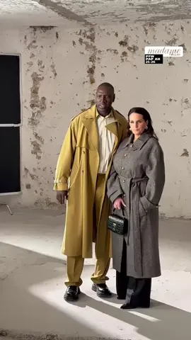 #OmarSy et sa femme Hélène Sy au défilé @Ami Paris 🖤 #TikTokFashion #pfw #amiparis 