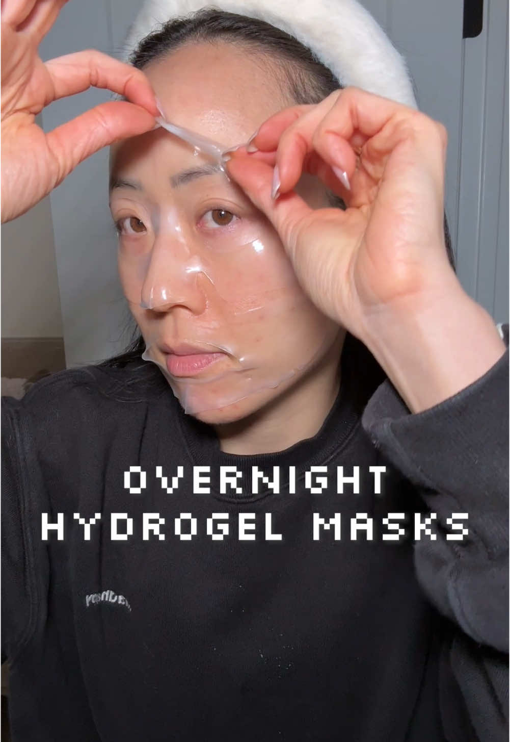 💦 Some tips on how to get the MOST out of those viral overnight collagen hydrogel masks esp since they do last for awhile and are more expensive than your typical sheet mask. These are my FAVORITE type of sheet mask and I love using these at least once a week 😍 Product List: @Biodance Refreshing Sea Kelp Real Deep Mask @Peach & Lily Glass Skin Ginseng Collagen Mask Have you tried any overnight #hydrogel masks? #hydrogelmasks  #viralmask #collagenmask #overnightmask #kbeauty #koreanmask #glow #mask #biodance #peachandlily #glassski 