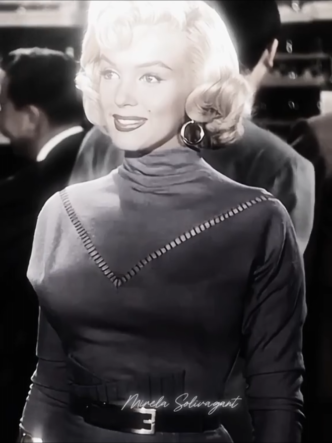 #marilynmonroe #marilynmonroeedit #oldhollywood #edit #edits #fpy #iconic #1950s #angel #glamour #aura #beauty #modeling #Runway #fyp #tik_tok 