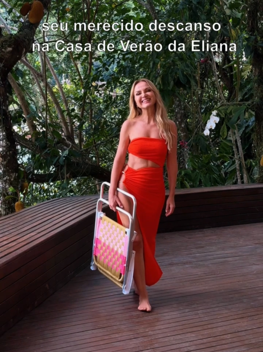 Ahhh que delícia o verão!!  As portas da minha Casa de Verão estão oficialmente abertas! Sente o clima.  Espero vocês hoje, 21h00, no @gnt  e @Globoplay . #verao #casadeveraodaeliana 