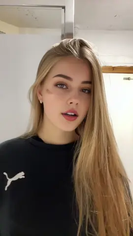 Injured heart... #paratiiiiiiiiiiiiiiiiiiiiiiiiiiiiiii #fyp #cry #singing #song #viral_video #model #blondehair #donaldtrump #america #president #mexico #foryoupage❤️❤️ #trump2024 