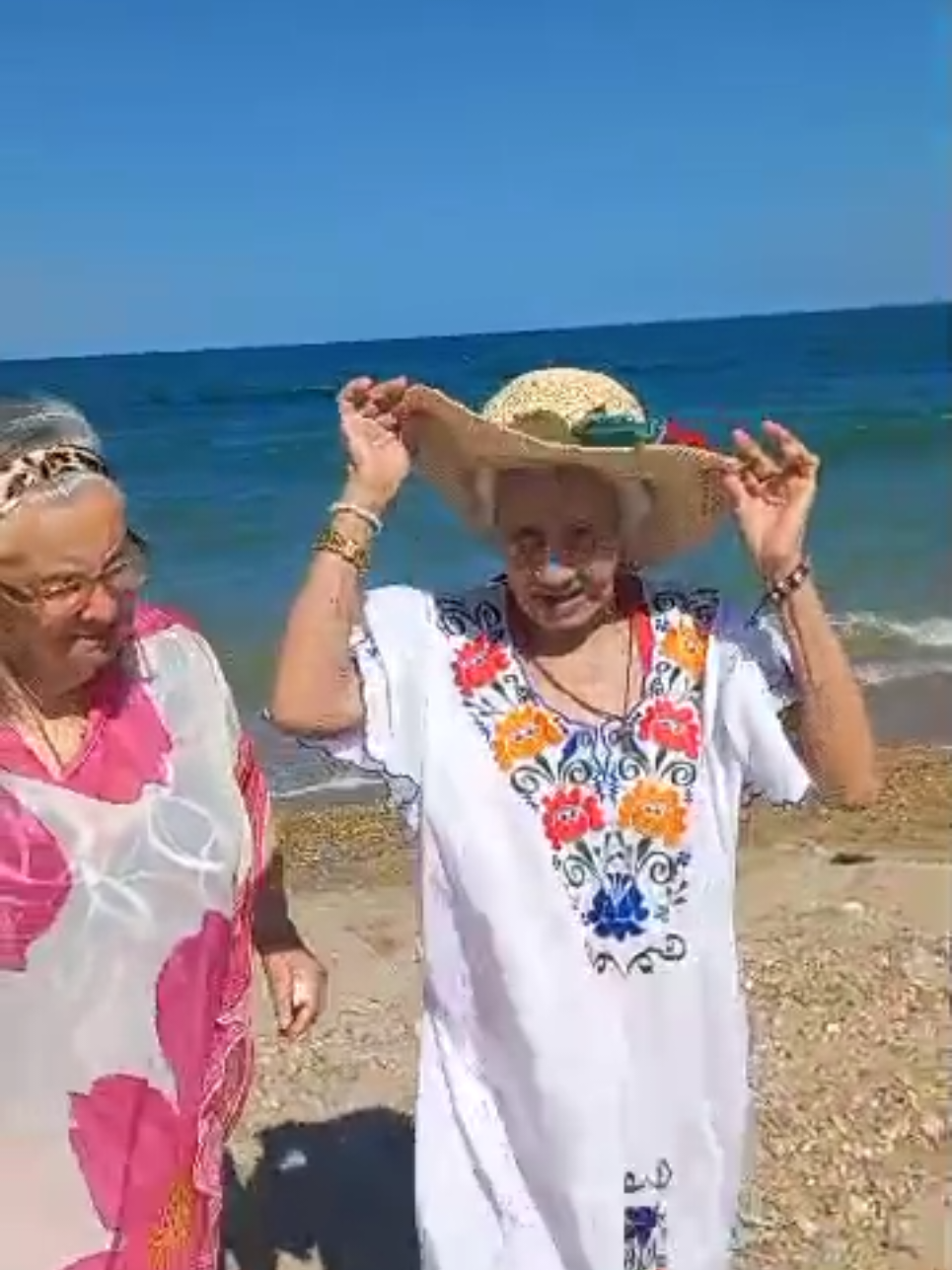 #felicidad #viral_video #abuelitafeliz #abuelitas #plenitud #playa 