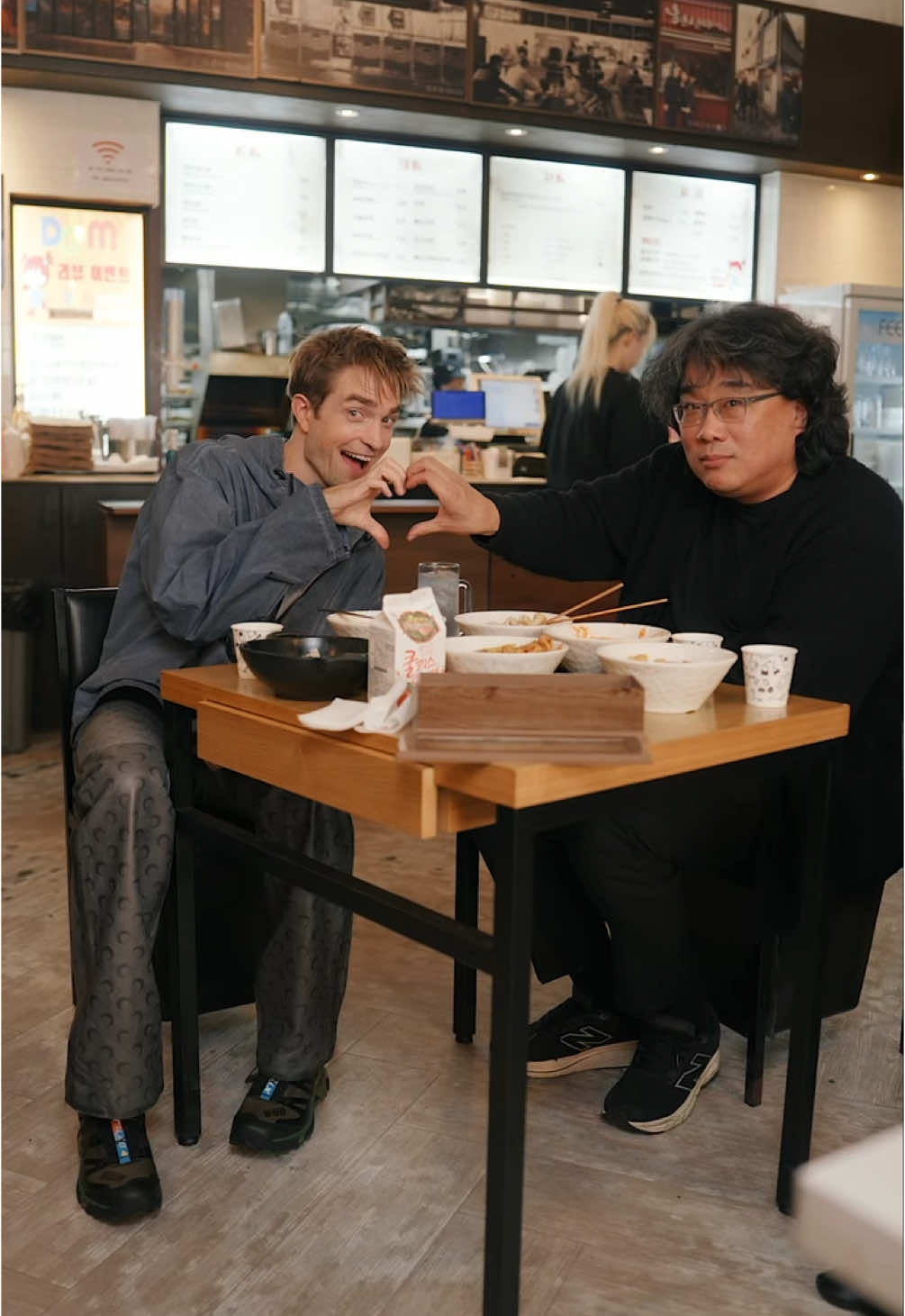 Snack break in Seoul #Mickey17   