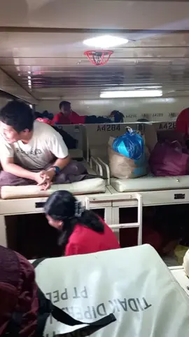 paling suka kalo dapat yang tempat tidurnya diatas Dek 4 kapal kelud 🥰#perjalanan #semangatterus #kapal #fyp 