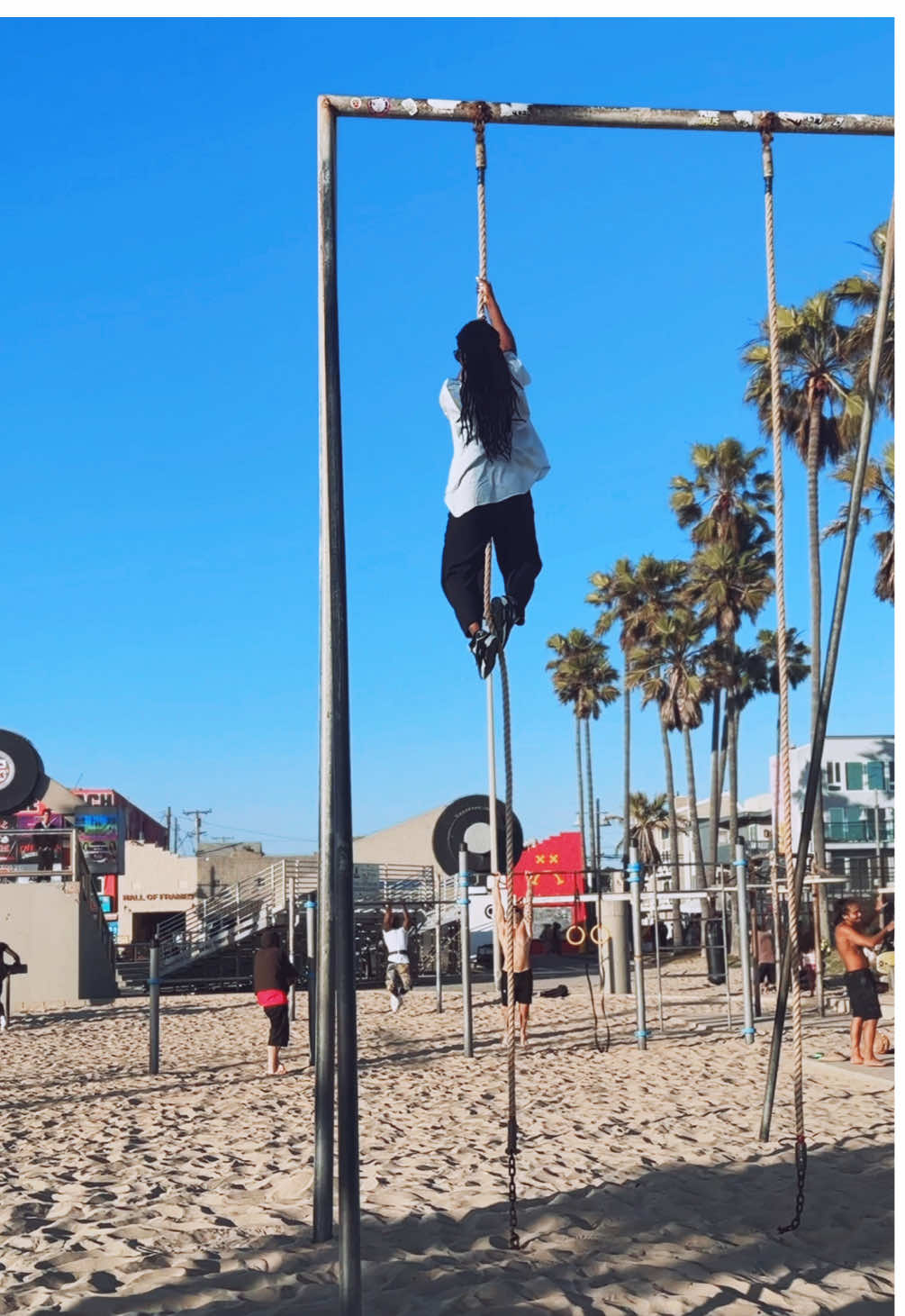 Throwback to last year when I went to Venice beach and put my upper body to test😀 #santamonica #venicebeach #upperbodystrength #pullup #gymreels #Fitness #fitnessmotivation #fyp #GymTok 