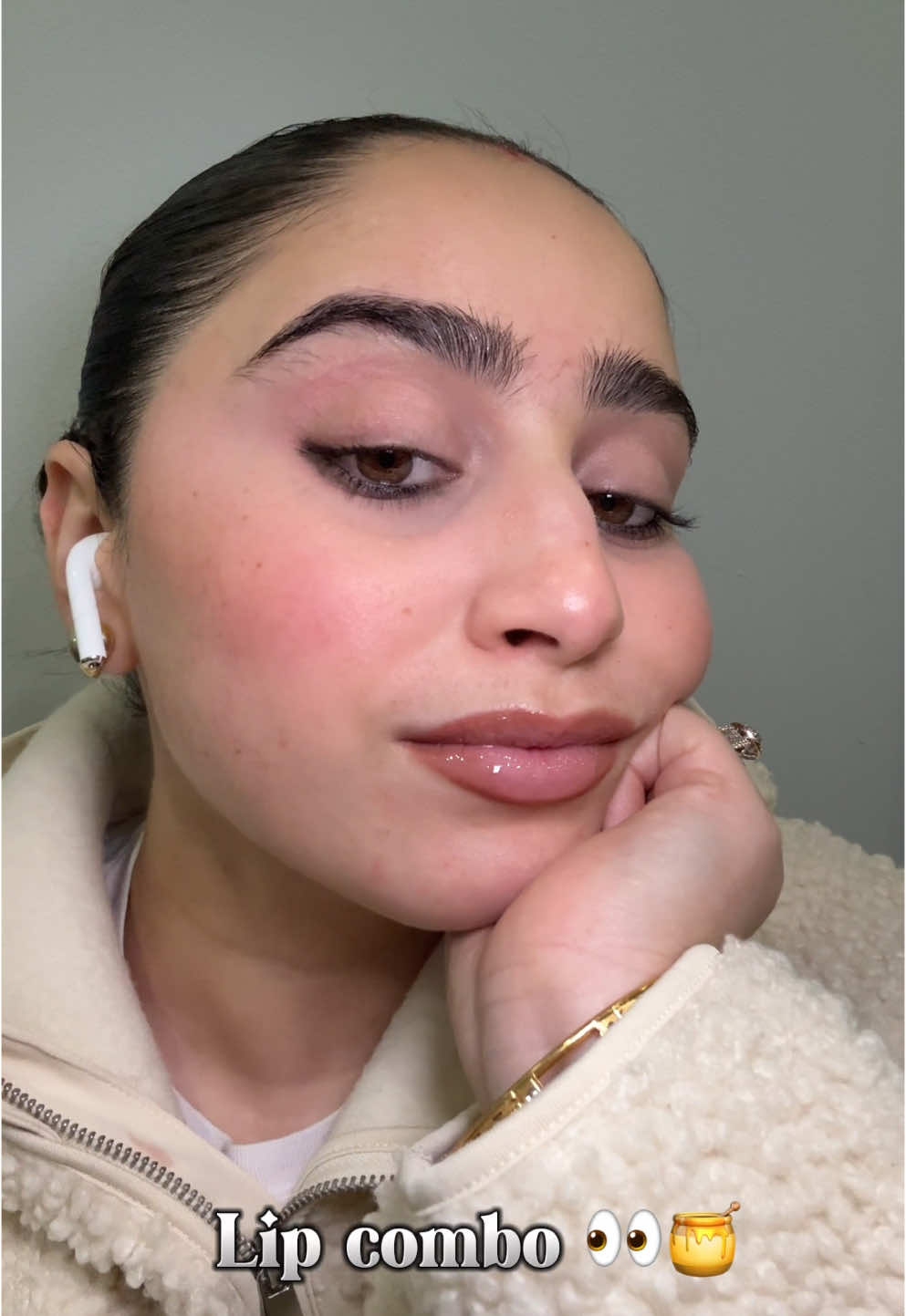 Another day another juicy lip combo 💋 🥤  #juicypinklipcombo #lipcombo  Products used : Lipliner : Anywhete caffeine (@makeupforever ) Lip gloss : UUU Baby (@Huda Beauty ) . . . . . #lipcombo#lipstickjunkie#viralreels#makeupreels#makeupideas#makeupreview#cherrycolalips#nudelipstick#newmakeup#makeuplover#aestheticbeauty#hudabeauty #torontoinfluencer#tiktok