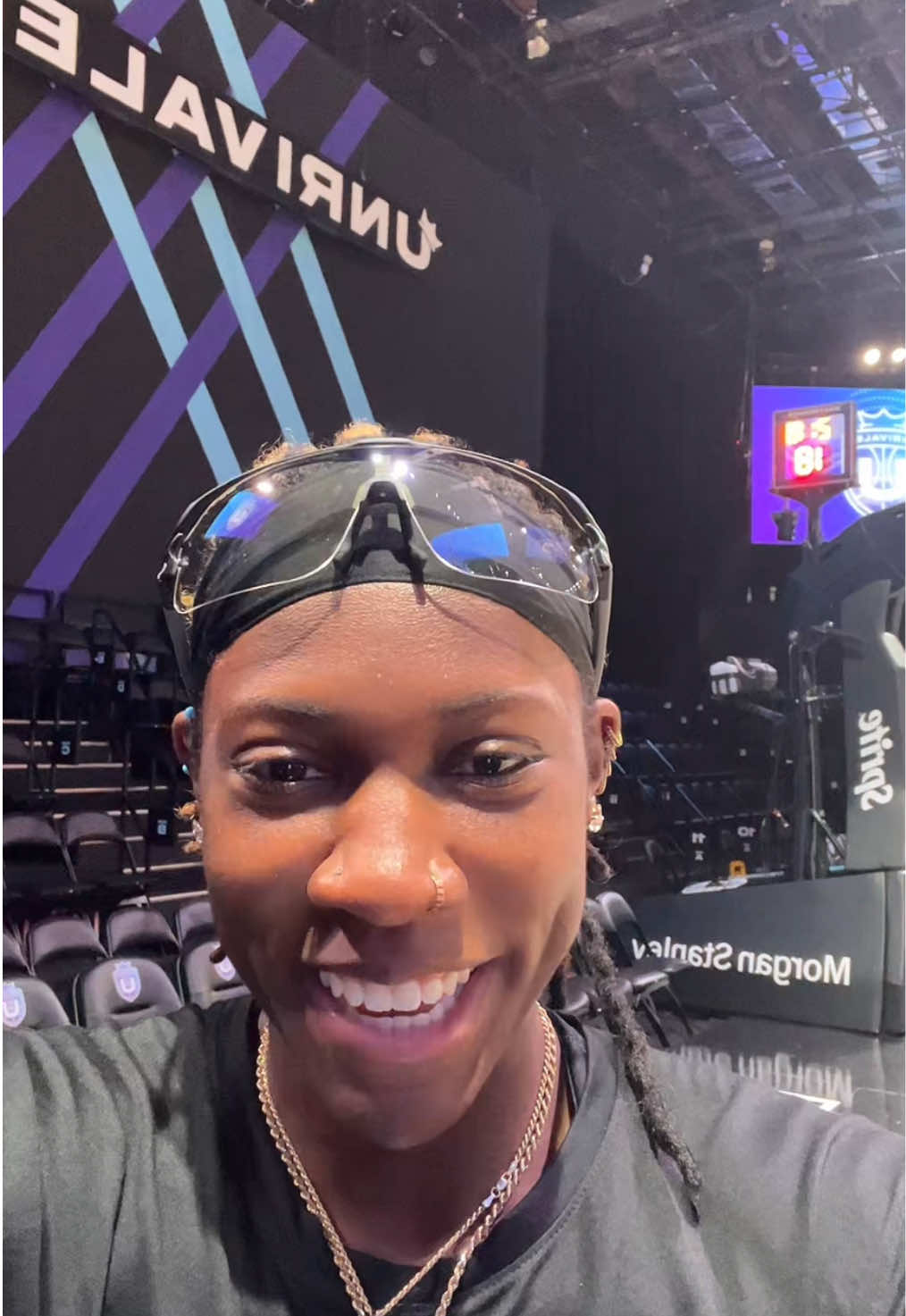 When you see it… 😂 @allisha.gray @Rhy 🤩 @Vinyl BC @Lunar Owls BC 