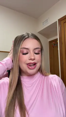 🎀🤍.                           #lupitavillalobos #SantJordi2024 #fyp #greenscreenvideo #grwm 