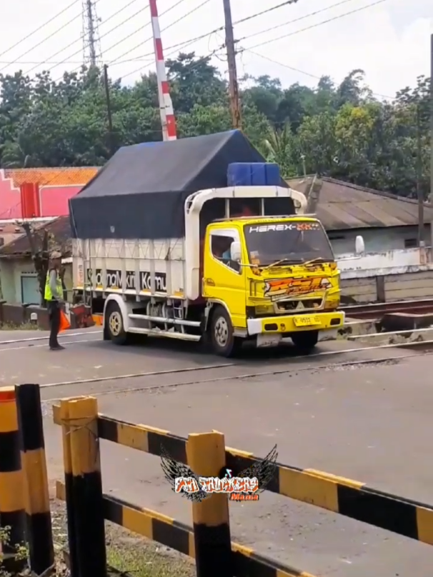Truk Center Herex - xxx BST Family | Style Mbois 🥰🔥 #canter #cantermaniaindonesia #truck #truckmaniaindonesia #cctvpurwokerto #viralvideo #fypage 