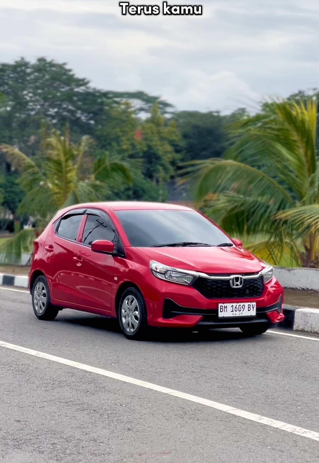 impian gadis kampung🍃                                                                  #brionesia #briosquadindonesia #brioindonesia #briomodifikasi #modifycar #briomerah #briosatya #brioviral #xybca #hondabrio #cinematicvideo #sinematik #videocinematic #traveltiktok #cinematicmobil 