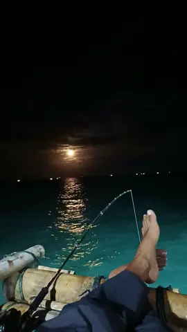 bukan tentang ikan, hanya penikmat malam.  #mancing #mancingmania #mancinglaut #mancingbagan #hobbymancing #viraltiktok #foryou #fyppppppppppppppppppppppp #menyalaabangkuh🔥 #fypage 