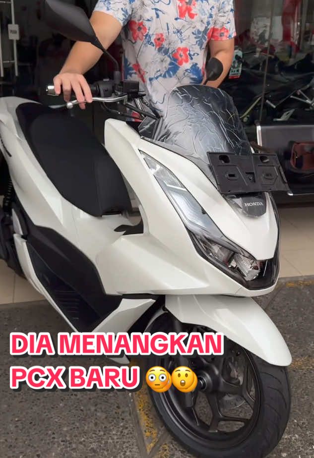 АРАКАН BAKAL ADA ORANG YANG SETUJU UNTUK MEMBERI SAYA TUMPANGAN PULANG GRATIS?! 🥺 Dia dapat motor baru dari saya karena tidak menolak untuk membantu! 😲 Apa yang terjadi selanjutnya - tonton di video ini 👆 Saya selalu memberi tahu kalian bahwa kebaikan akan kembali! Dan video ini adalah contoh lainnya 🙏🏼Lakukan perbuatan baik! Bantulah mereka yang membutuhkan, dan semuanya pasti akan kembali padamu.  #mrterimakasihberbagi #mrterimalasihterbaik #mrterimakasih #fypシ #fyp #goviral #fypage #socialexperiment 