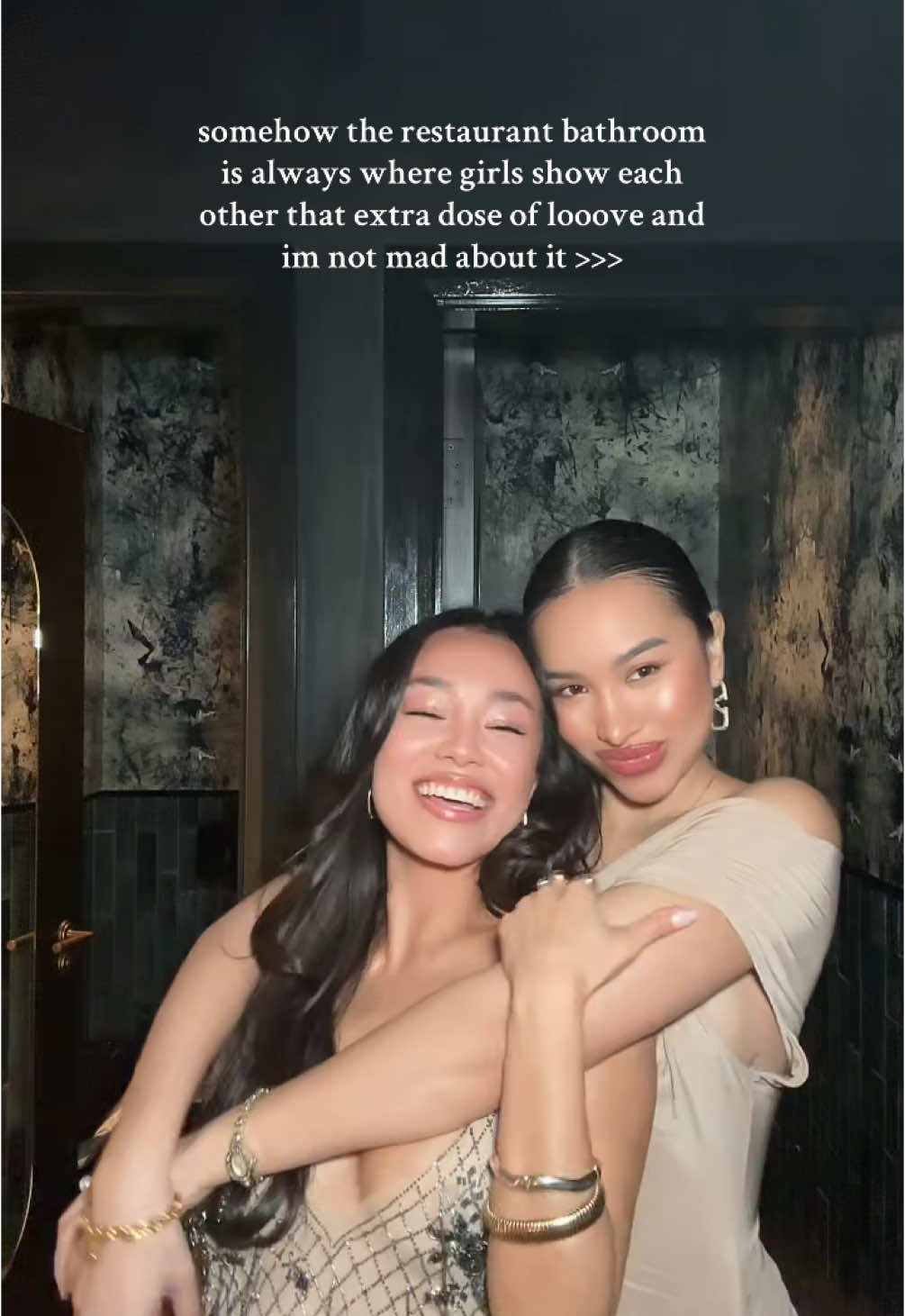 forever going to the bathroom together #femalefriendship #girlsbeinggirls #besties 